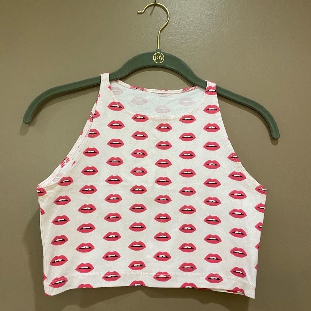 Lips crop top